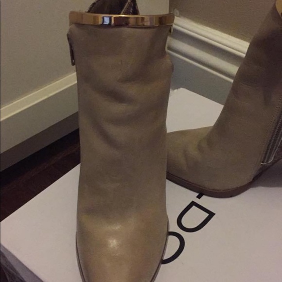 Aldo tan (faux) snakeskin bootie with gold hardware - Picture 2 of 5